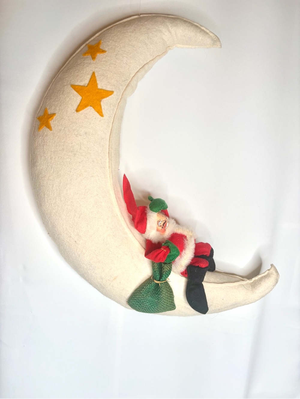 Annalee Cream Crescent Moon Wreath with Red and Green Santa 1981